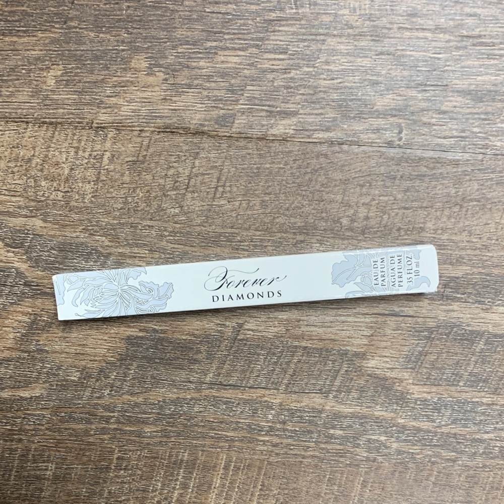 Mary Kay Forever Diamonds roll on in Elegant Floral Patterned Box